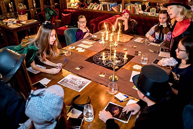 Как отметить 8 Марта в школе: праздничное украшение класса в Алматы