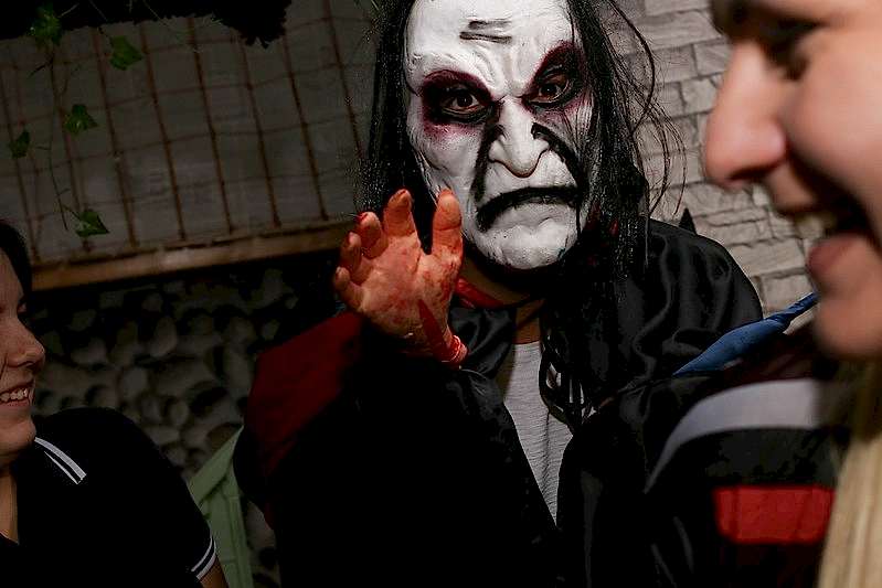 Тыквенные фонари и декорации для квеста на Хэллоуин в Алматы